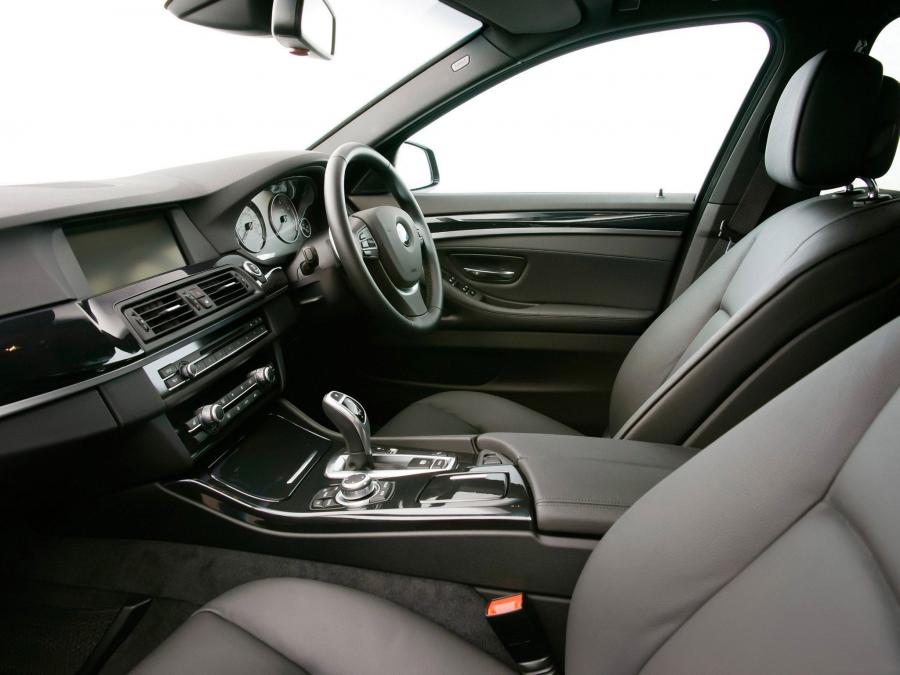  BMW 525d Touring M Sport Package 2010 года  (UK) (фото 14 из 21)